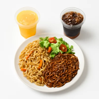 2 Nudelgerichte + Beilagensalat + 2 Getränke (0,33l, Pfand inkl.)