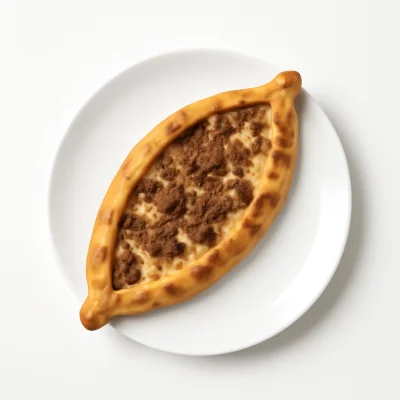 Pide mit Kebap und Käse