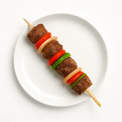Spieß mit Rumpsteak, Zwiebeln und Paprika