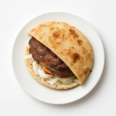 Gefüllte Plejeskavica im Pita