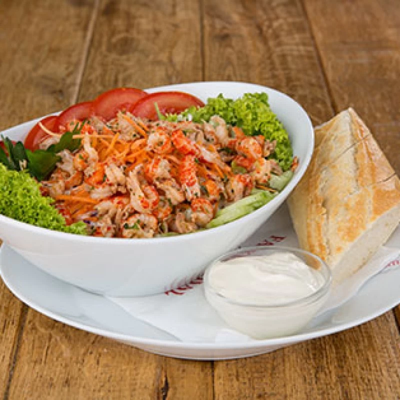 Großer Salatteller Flusskrebsfleisch 