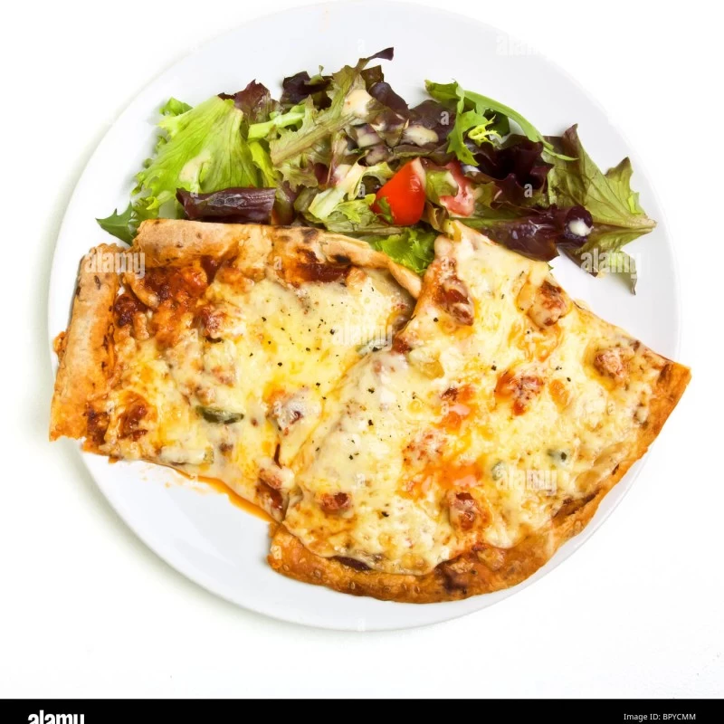 2 mittlere Pizzen  mit 3 Belägen deiner Wahl + 1 gemischter Salat